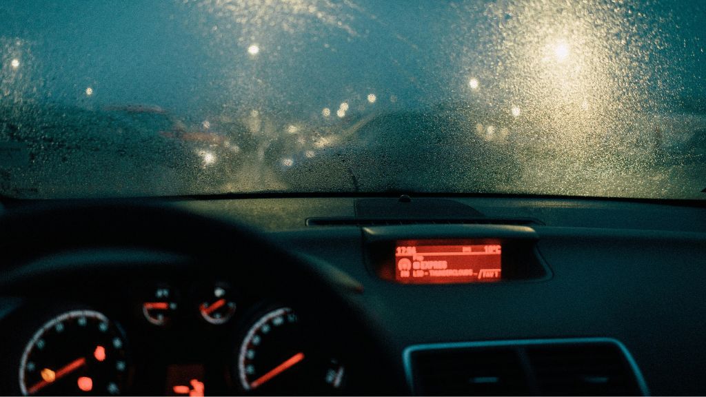 Prepara tu vehículo para la lluvia, el frío y la bajada de temperaturas con esta checklist de otoño