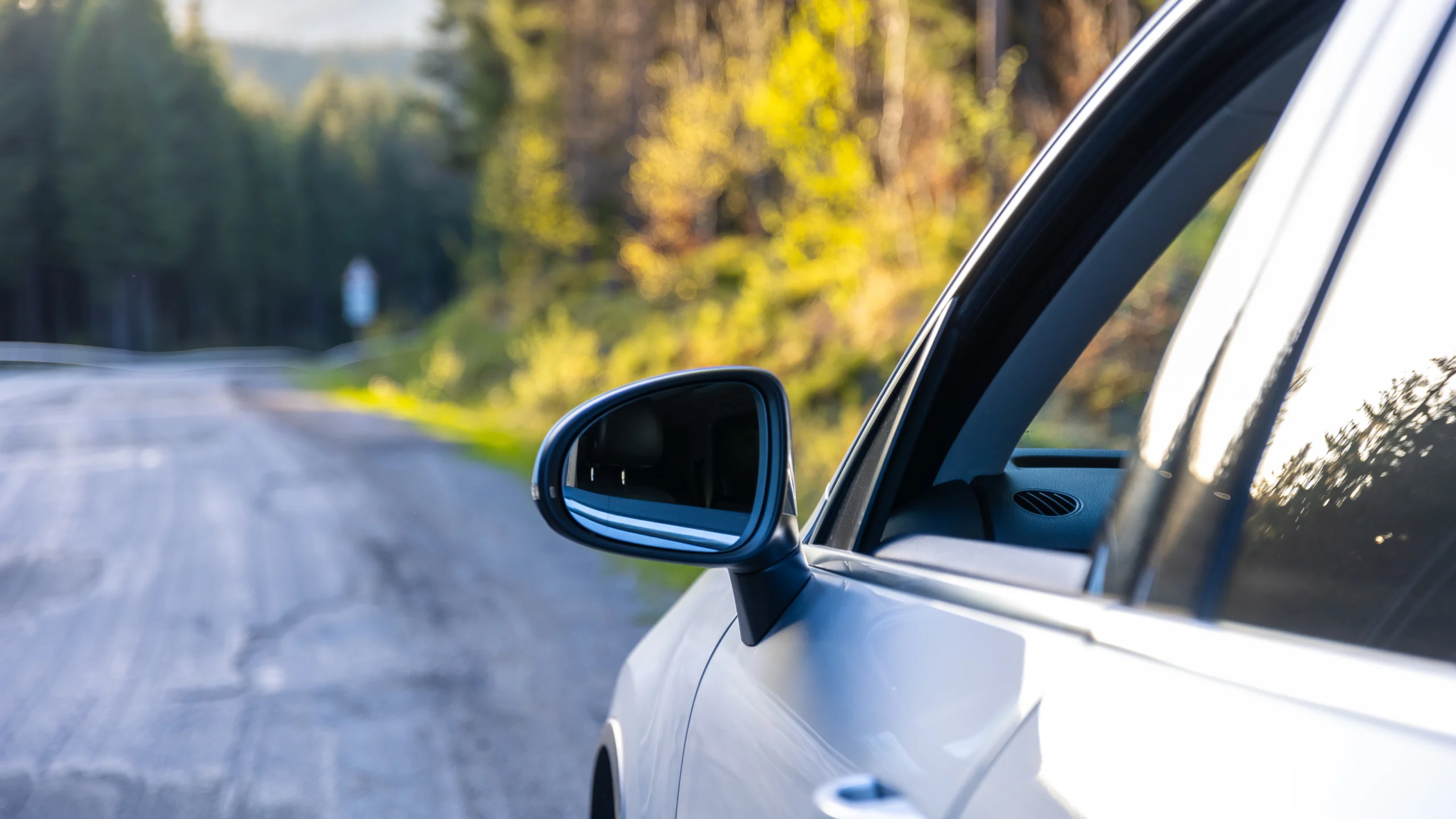 5 revisiones del coche imprescindibles antes de tus escapadas de Semana Santa